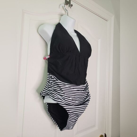 NWT Swimsuit One Piece - Picture 2 of 4